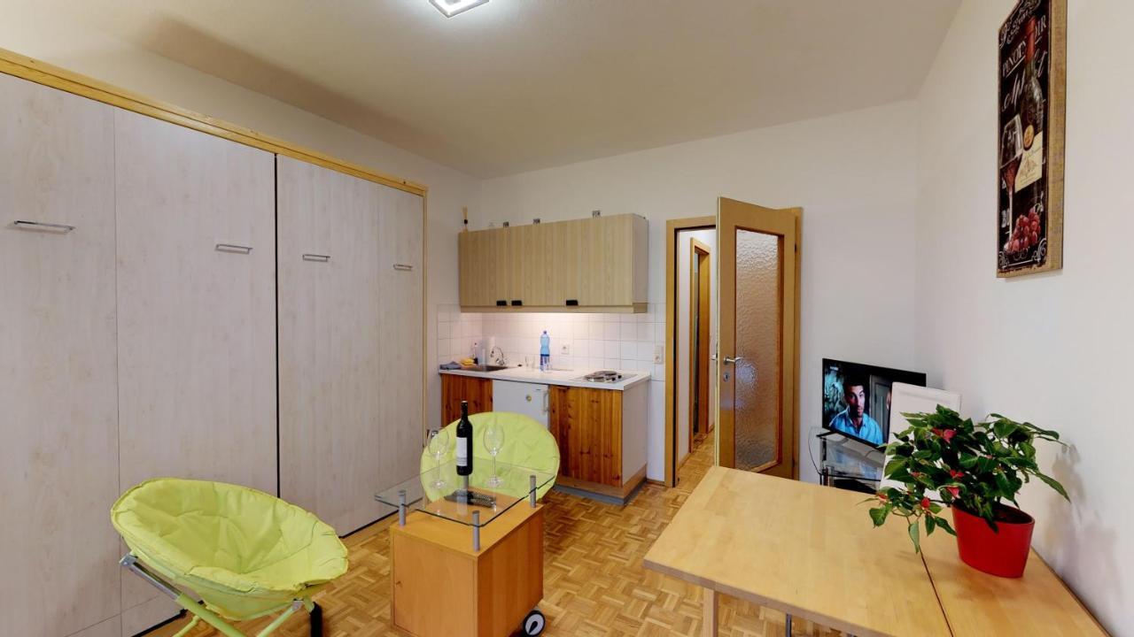 Vintage Garconiere Mit Balkon - 25 M2 Apartment Gmunden Bagian luar foto